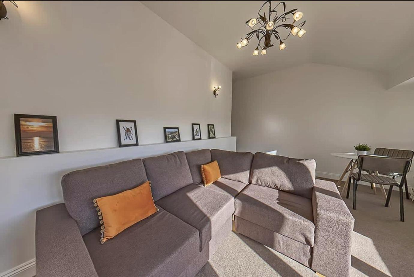 3 Bedroom Barn Conversion With Hot Tub-Garden View - Ty Cerrig Barn Коруен Екстериор снимка