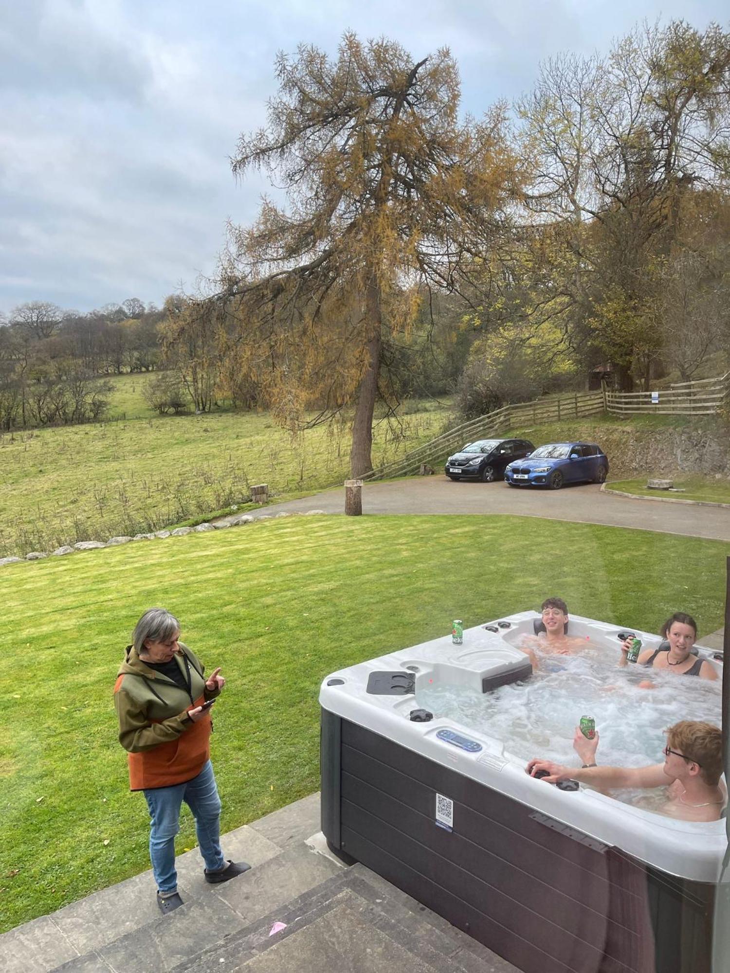 3 Bedroom Barn Conversion With Hot Tub-Garden View - Ty Cerrig Barn Коруен Екстериор снимка