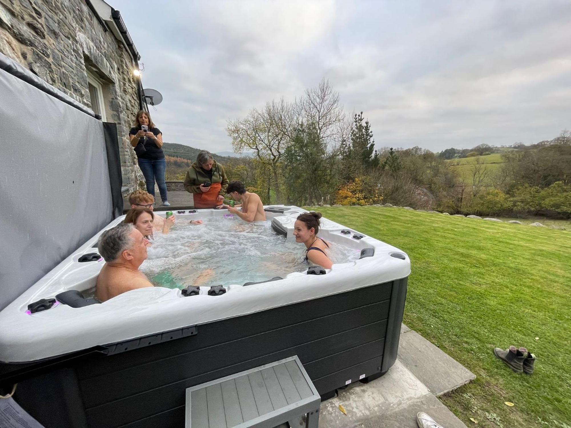 3 Bedroom Barn Conversion With Hot Tub-Garden View - Ty Cerrig Barn Коруен Екстериор снимка